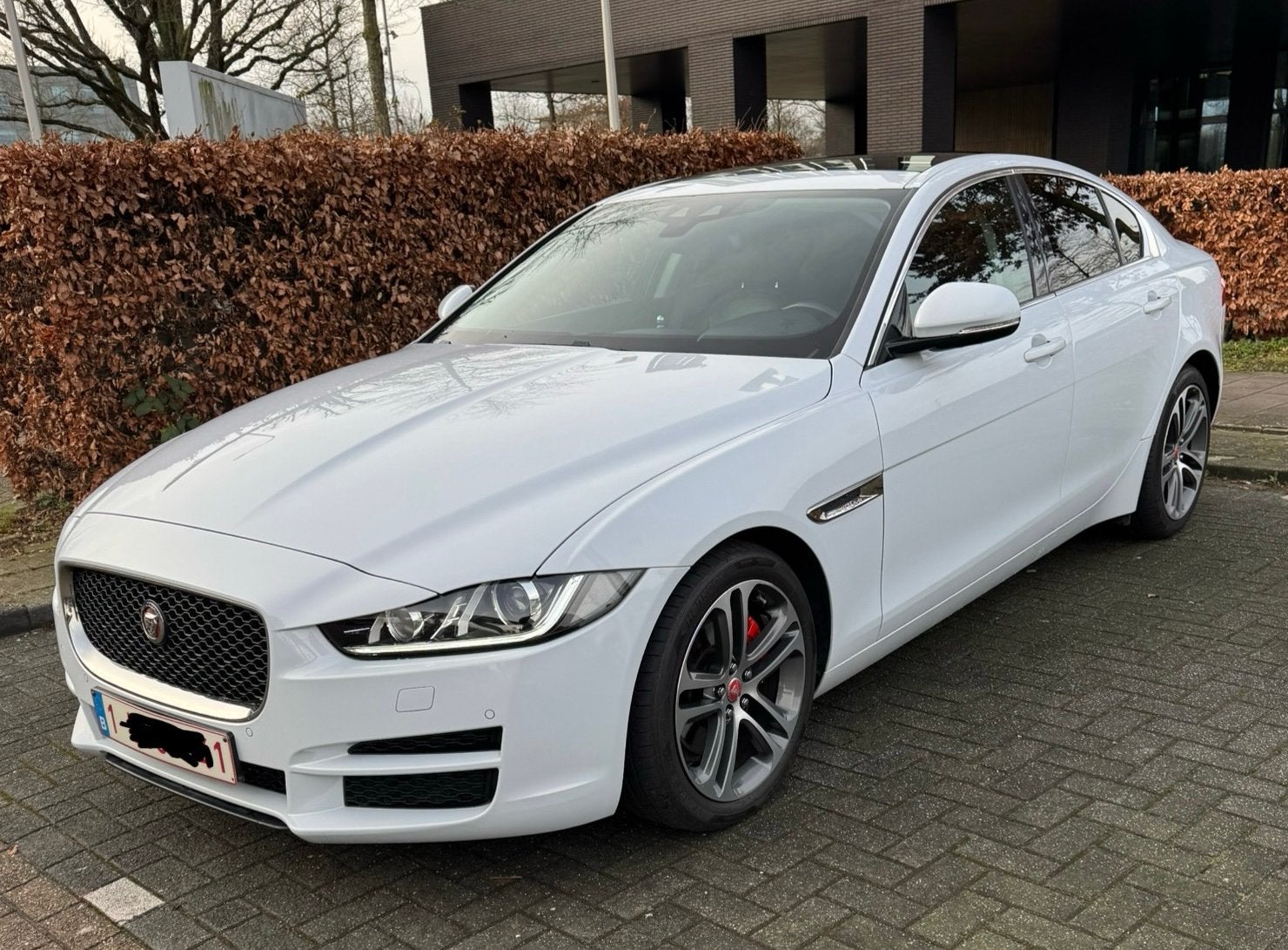 Jaguar XE 2.0D 180pk Full Option | Automaat | Panorama dak, Autos, Jaguar, Cuir, Achat, Entretenue par le concessionnaire, Noir