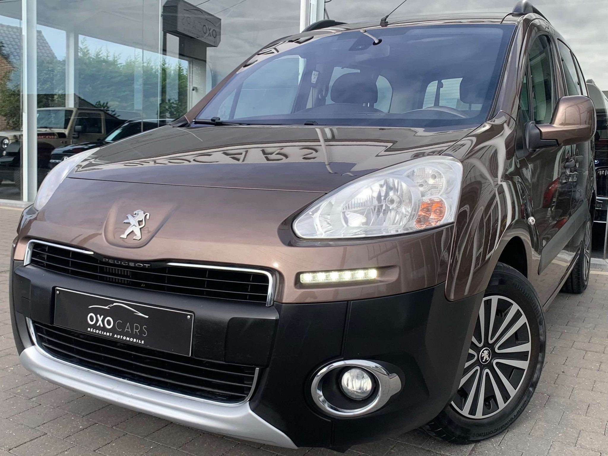 Peugeot Partner 1.6 HDI TEPEE 92CV / LIFT - ELEVATEUR / TRAN, Auto's, Voorwielaandrijving, Euro 5, Stof, Gebruikt