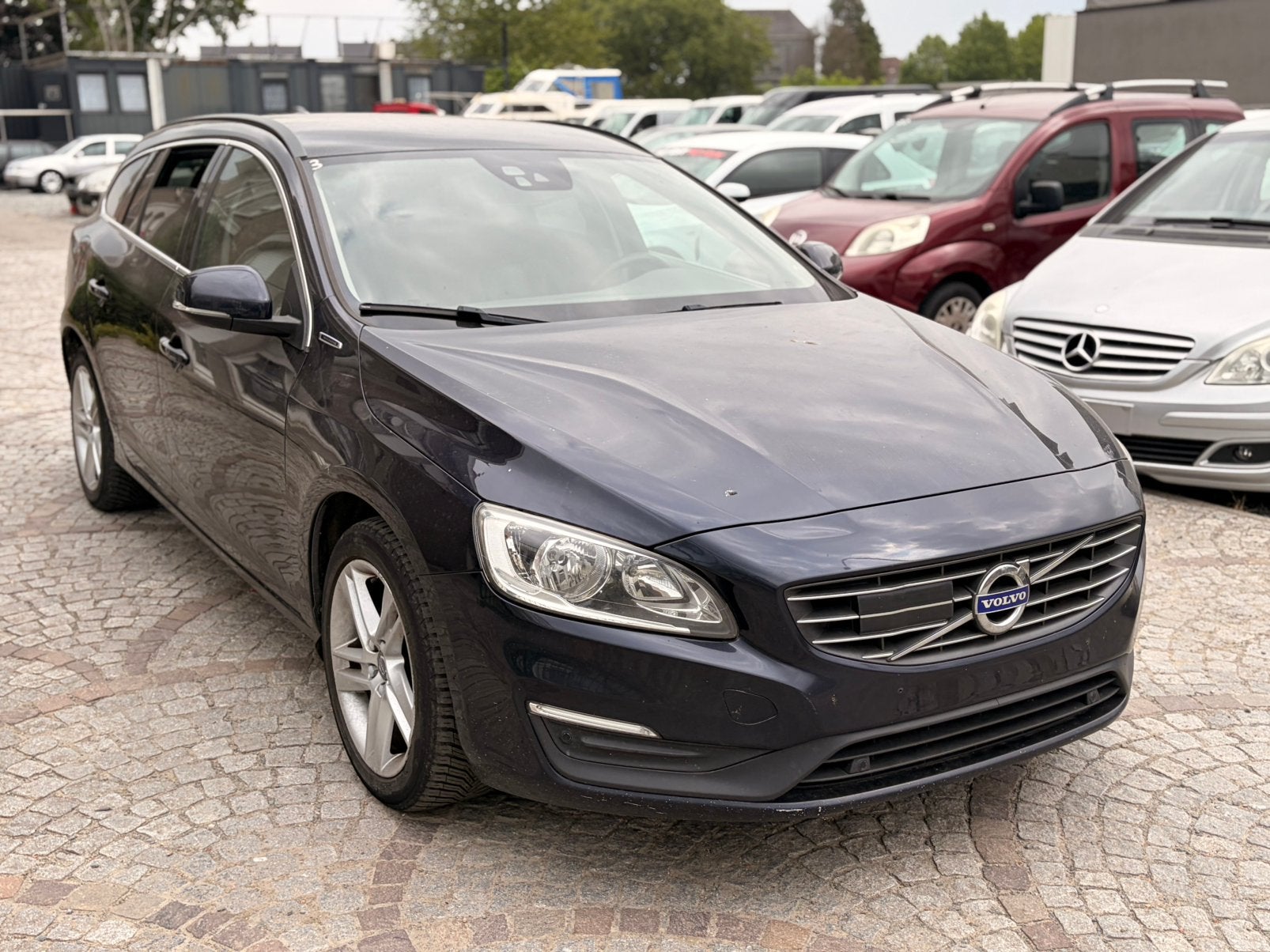 VOLVO V60 2.4 diesel hybride 5 cilinder, Entreprise, Automatique, Quatre roues motrices / 4X4, Bleu