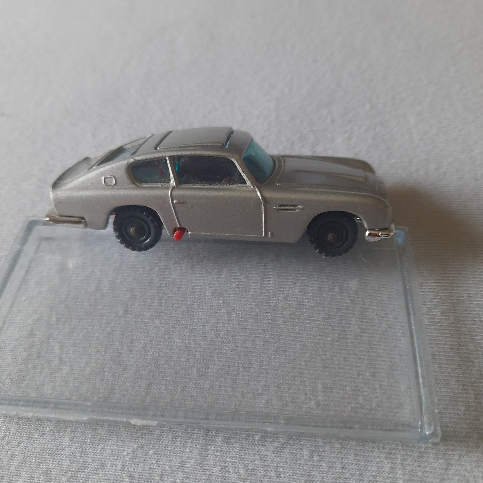 HUSKY UK* 1:64 *ASTON MARTIN DB5 JAMES BOND 007 GOLDFINGER*T, Enlèvement, Comme neuf, Voiture, Autres marques