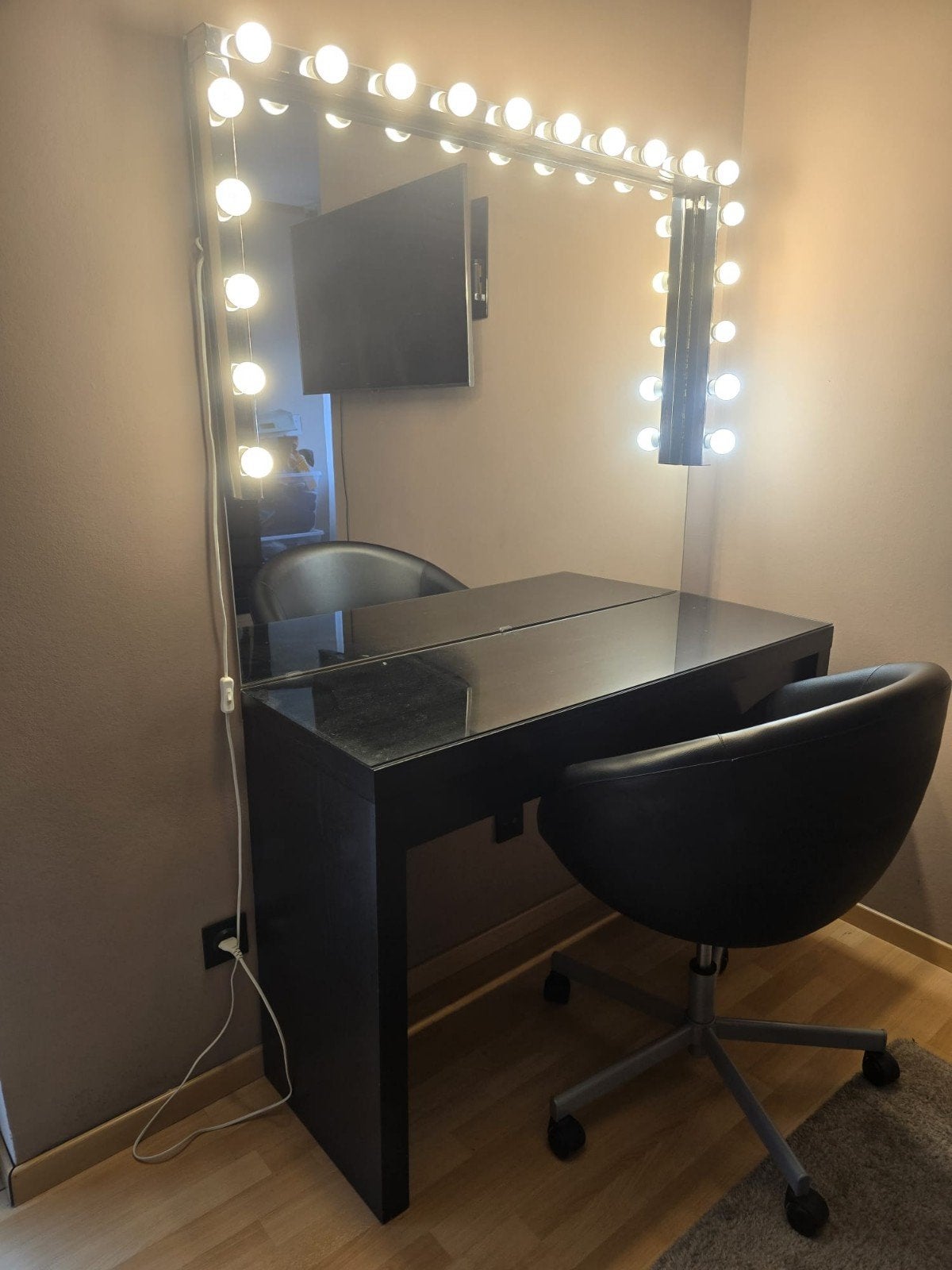 make up tafel met spiegel en verlichting + stoel, Ophalen