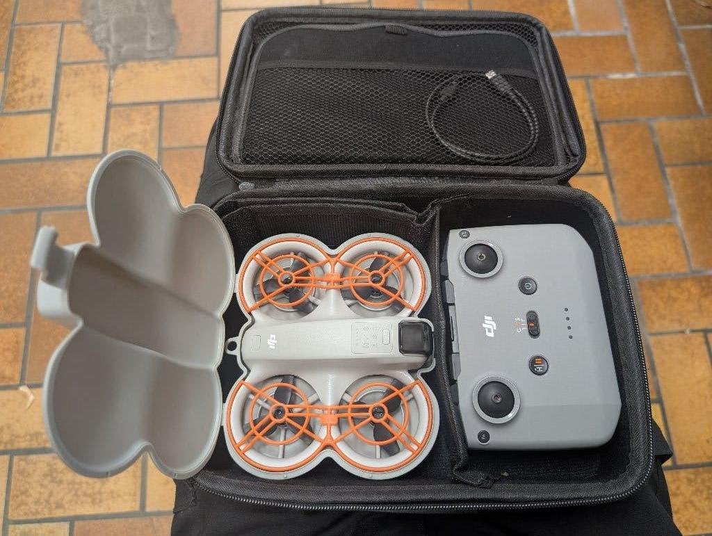 DJI Neo Fly More Combo (RC-N3) + Hard Case & Carry Case, TV, Hi-fi & Vidéo, Drone avec caméra, Enlèvement ou Envoi, Moins de 250 g