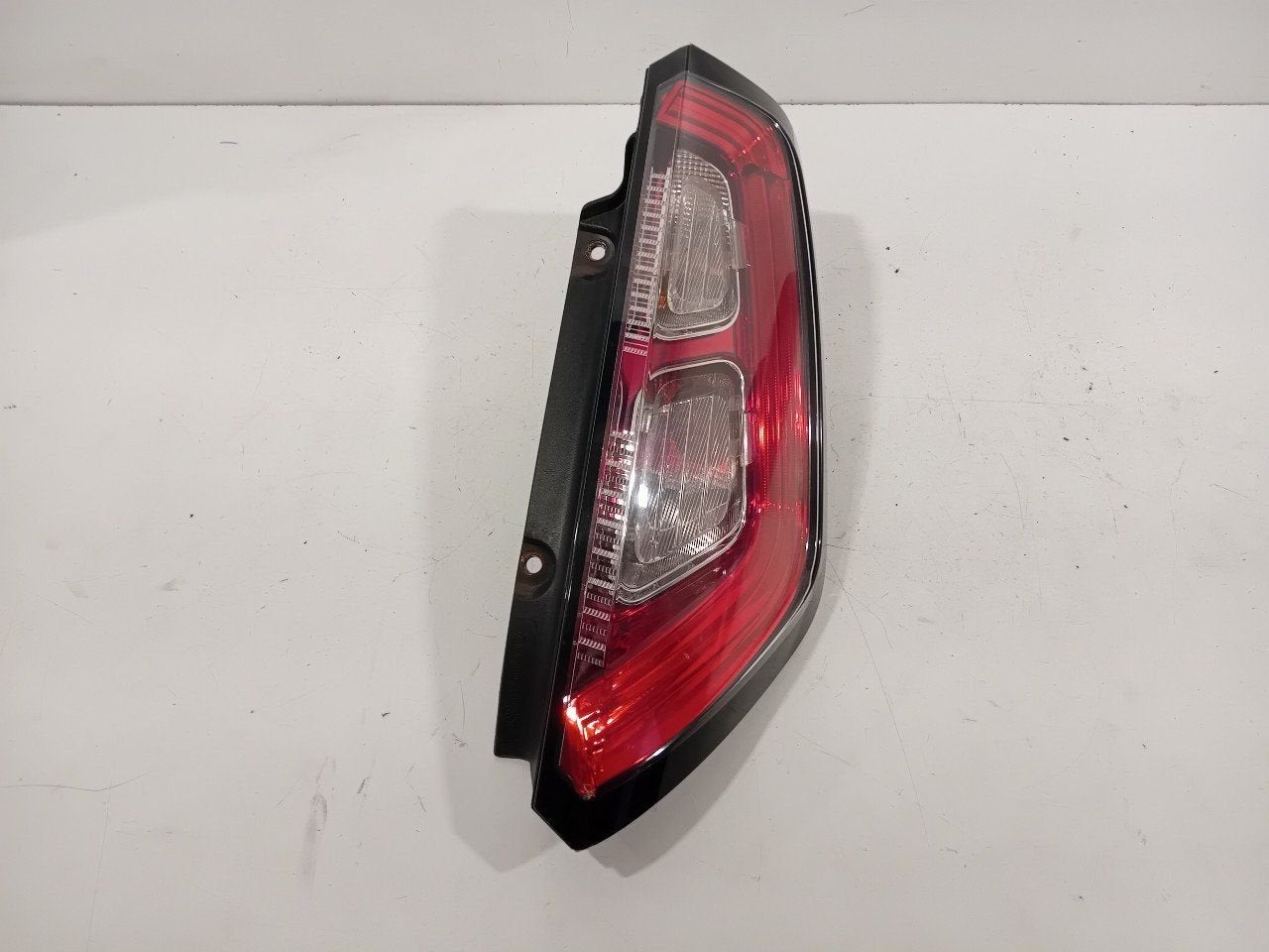 Achterlicht carrosserie rechts Fiat Punto, Auto-onderdelen, Onderdelen@venauto.nl, Van der Ven Autorecycling B.V., Gebruikt, Ettenseweg 76, 4706 PB Roosendaal, The Netherlands