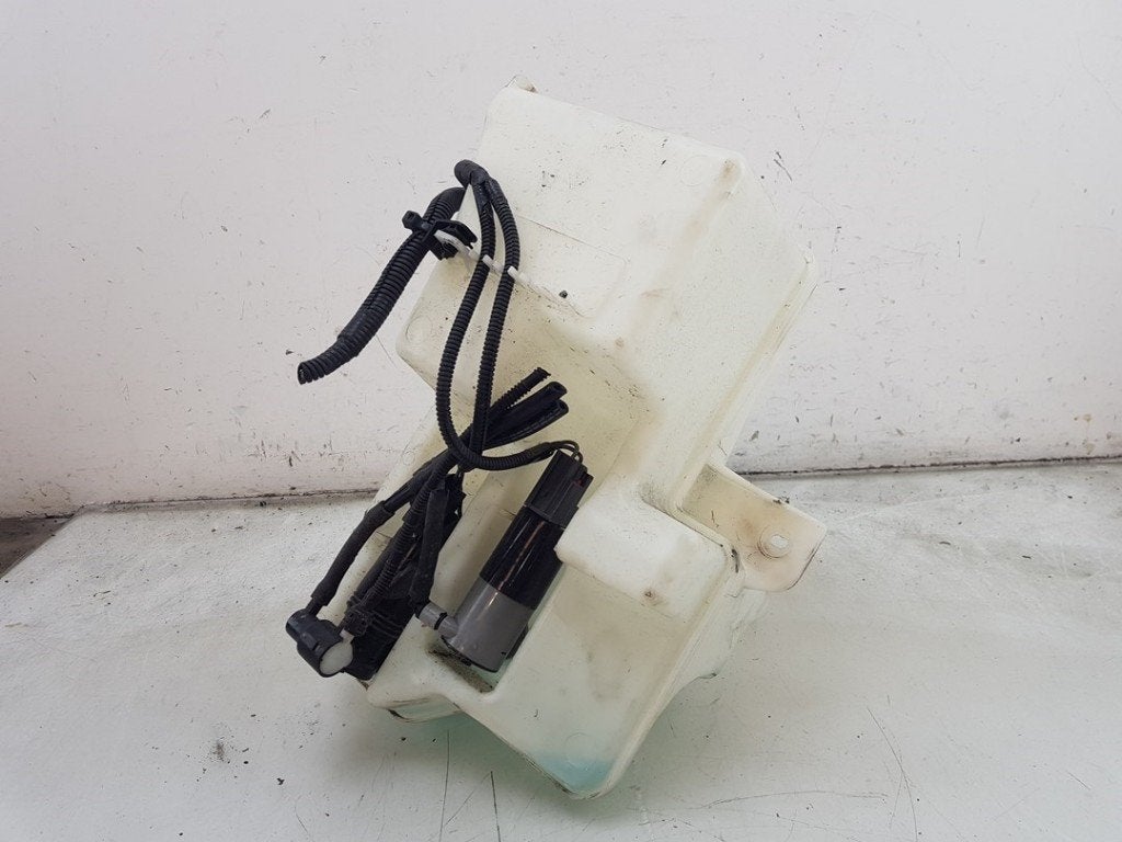 LAVE-GLACE RESERVOIR AVANT Volvo V40 (MV) (01-2012/08-2019), Utilisé, Volvo
