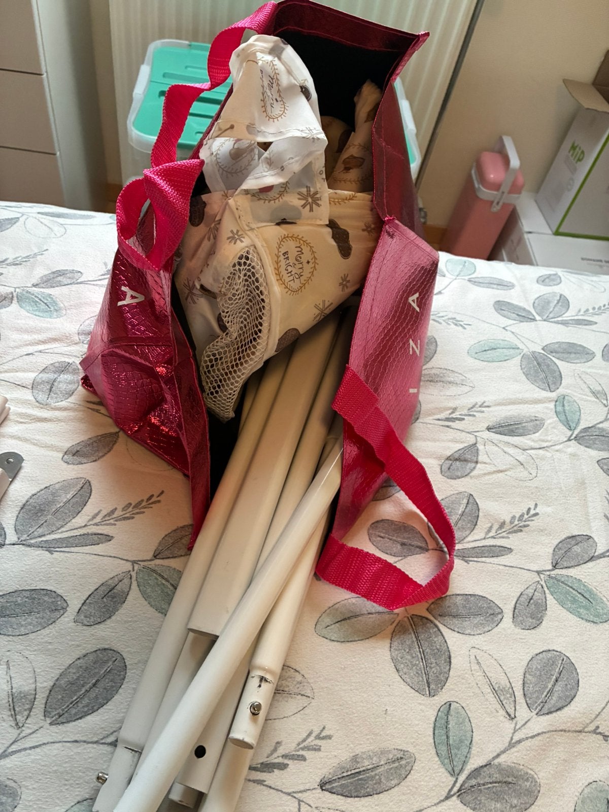 Eenpersoonsbed met lattenbodem, matras en randbeschermer, Tuin en Terras, Binnen, Gebruikt, Ophalen of Verzenden, Met standaard