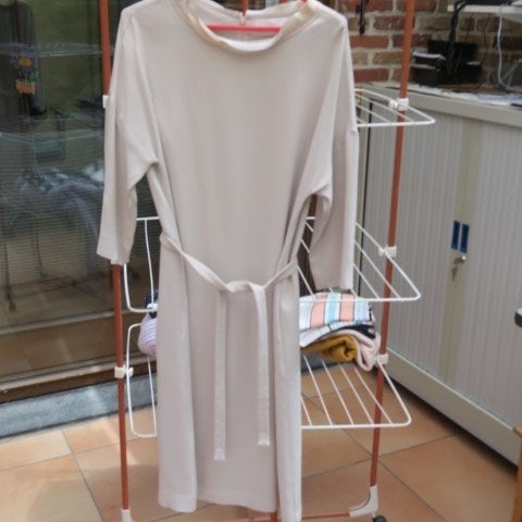 Kleedje beige met riem Fabiana Filippi mt 38- 40 (it 42), Maat 38/40 (M), Beige, Nieuw, Ophalen of Verzenden
