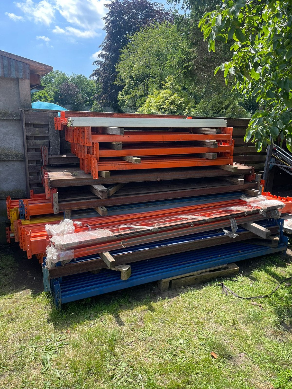 Diverse liggers met verschillende afmetingen €2000, Ophalen
