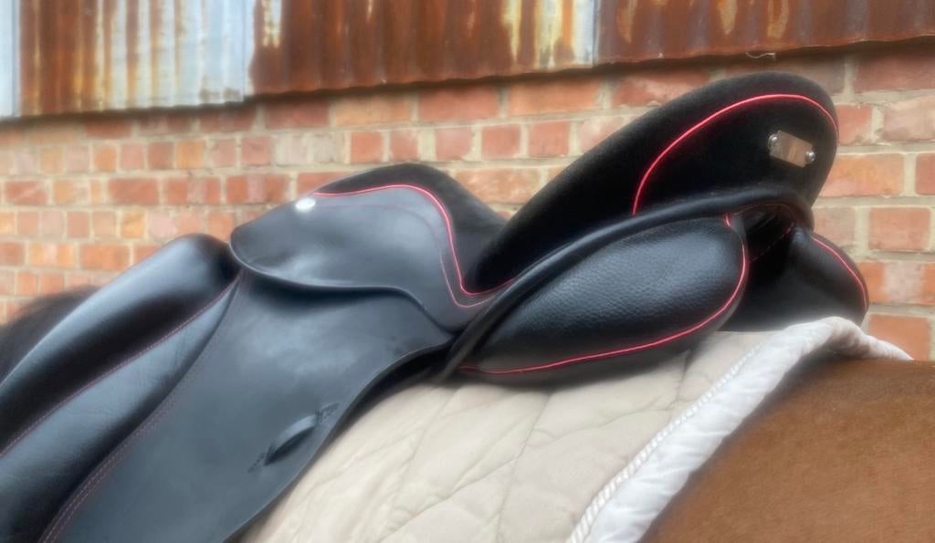 Zaldi dressuurzadel, Animaux & Accessoires, Enlèvement, Comme neuf