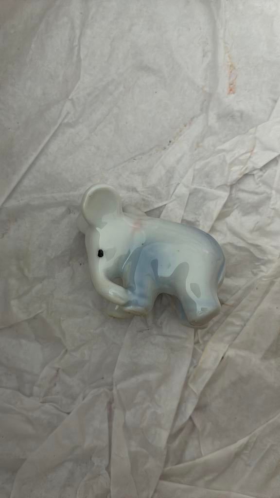 Olifantje in keramiek 3x5 cm, Antiek en Kunst, Ophalen