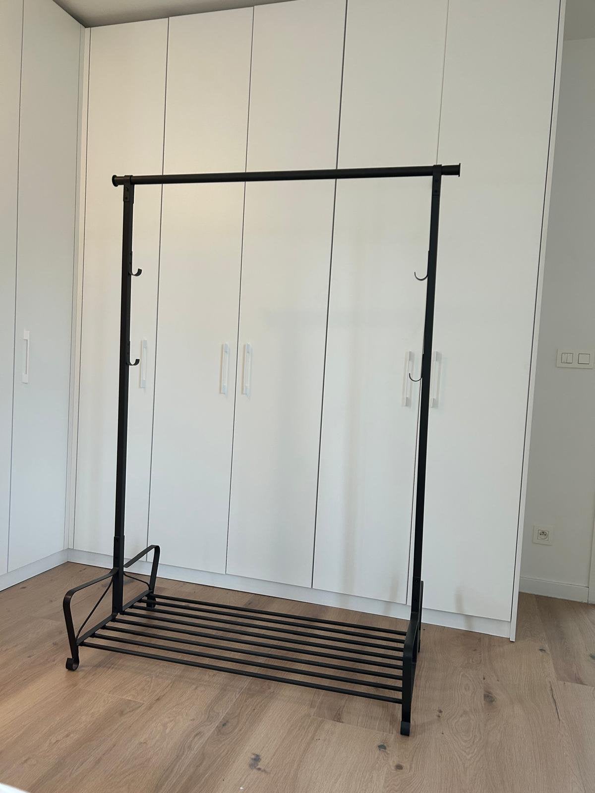 kledingrek zwart, Ophalen, Zo goed als nieuw