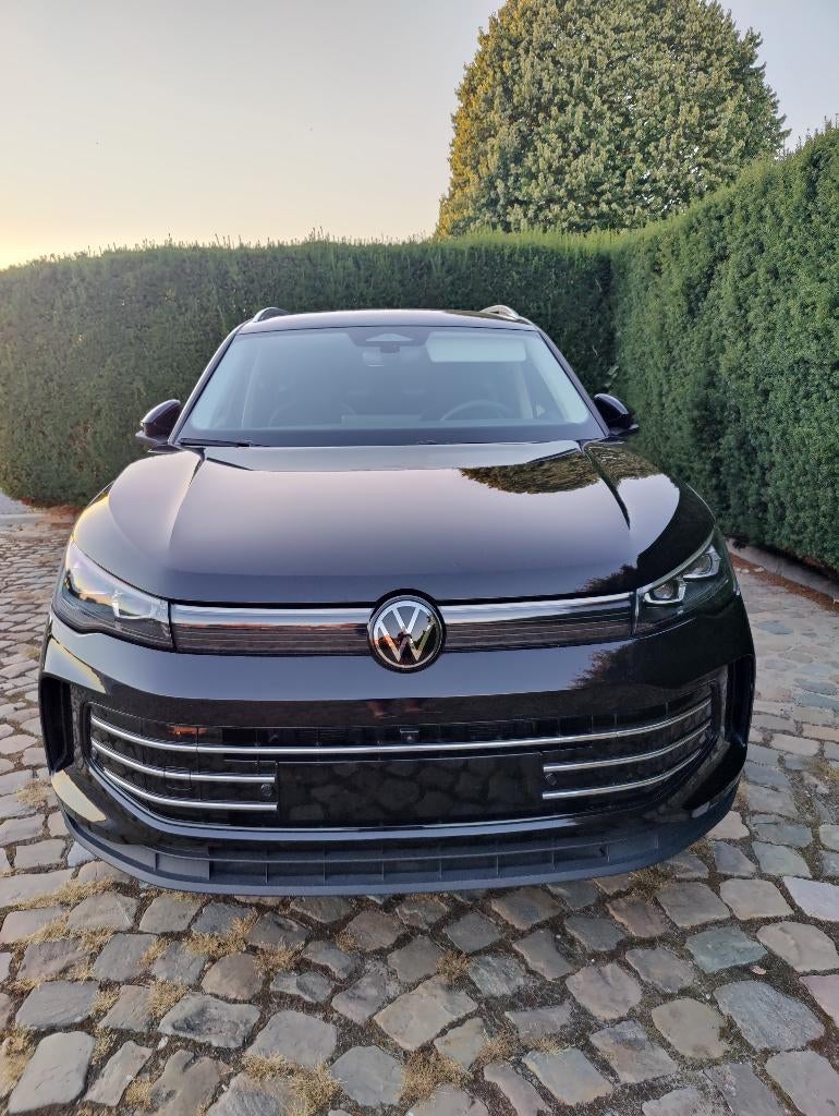 Volkswagen Tiguan 1.5 eTSI OPF DSG Elegance 360 Camera, Auto's, 1498 cc, 4 cilinders, Alcantara, Zwart