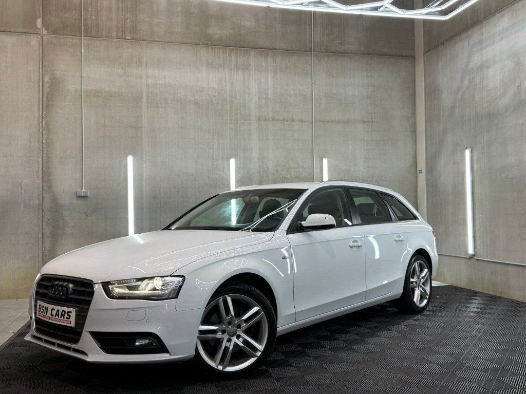 AUDI A4/XENON/LEER/TREKHAAK/EURO6, Auto's, A4, Wit, Leder, Bedrijf