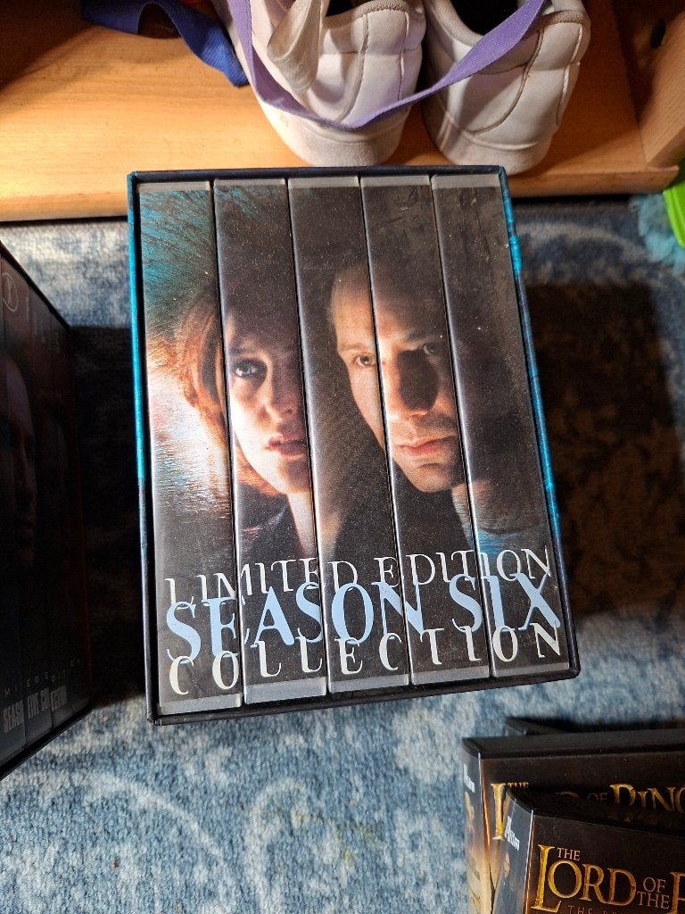 vhs - the x-files - ltd season 6 - 5 vhs box, Cd's en Dvd's, VHS | Documentaire, Tv en Muziek, Engels, Boxset, Ophalen of Verzenden