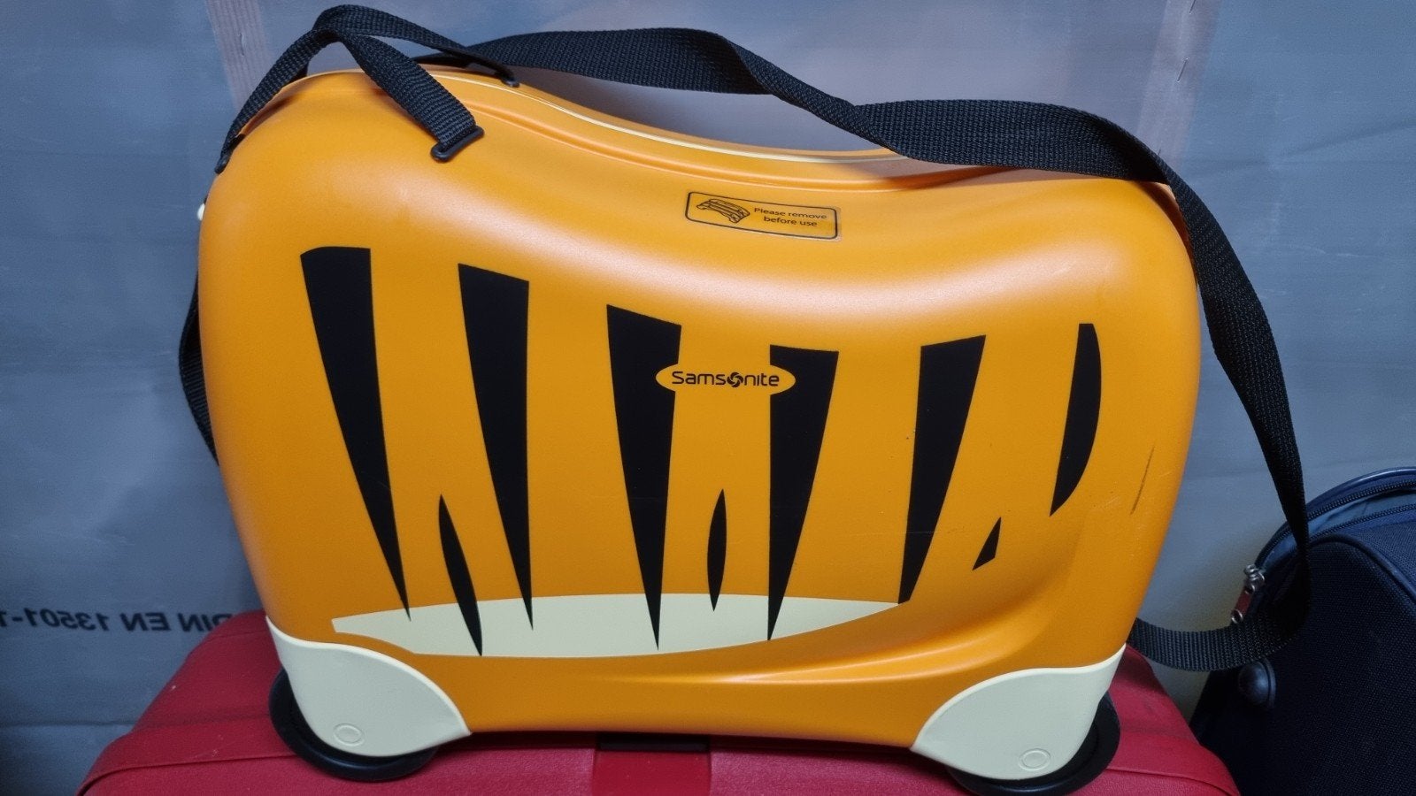 kinderkoffer samsonite, Handtassen en Accessoires, Koffers, Ophalen, Zo goed als nieuw, Hard kunststof, Slot
