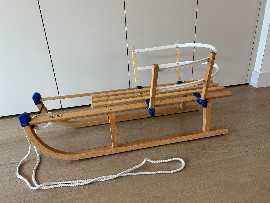 Houten Davos slee Colint met rugleuning, Kinderen en Baby's, Ophalen, Rugleuning, Zo goed als nieuw, Hout