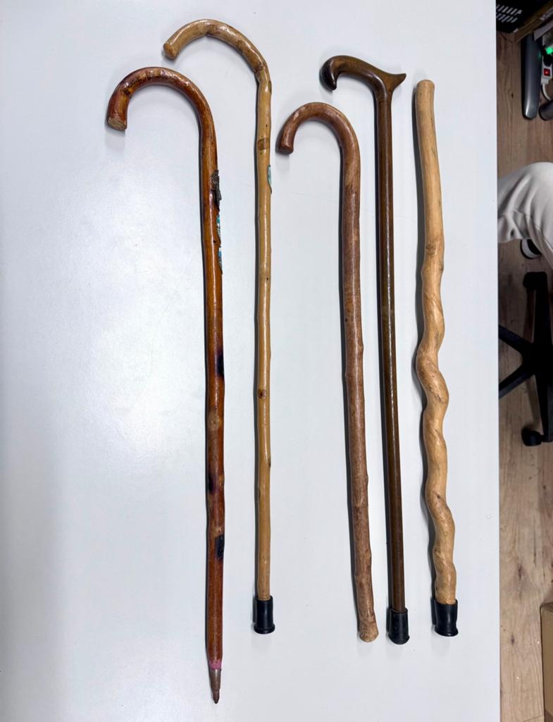 Lot de 5 bâtons de marche anciens - Bâtons de marche en bois, Divers, Bâtons de marche, Enlèvement ou Envoi, Comme neuf
