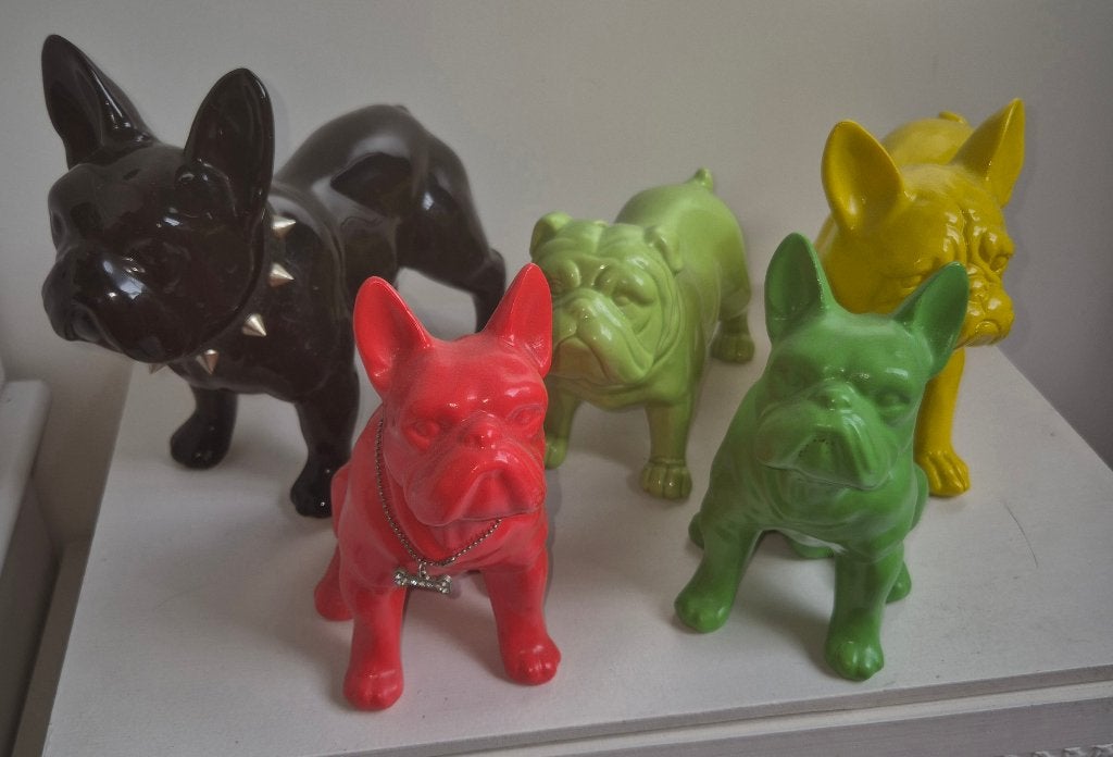 Bulldog beeldjes, Ophalen
