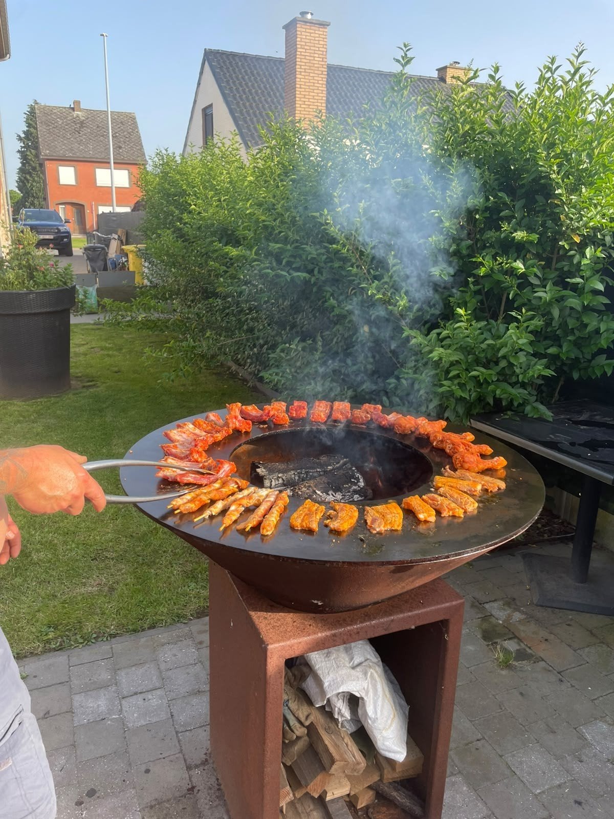 bbq schaal, Ophalen