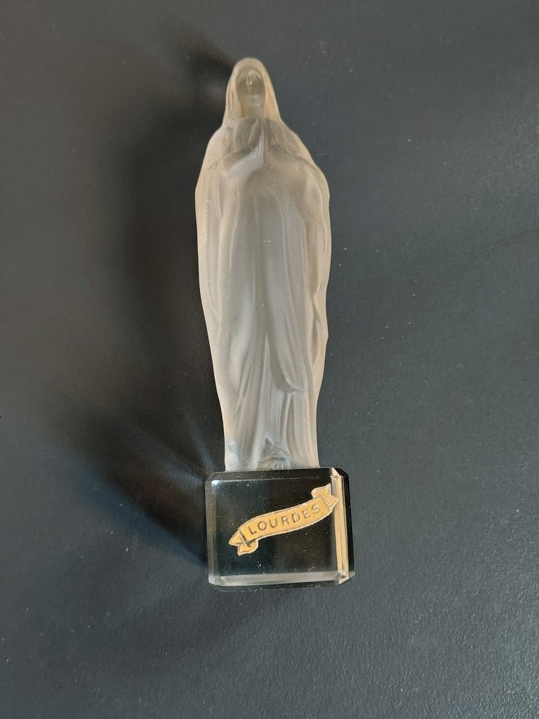 Vintage glazen beeldje OLV Lourdes, Ophalen of Verzenden, Beeld(je)