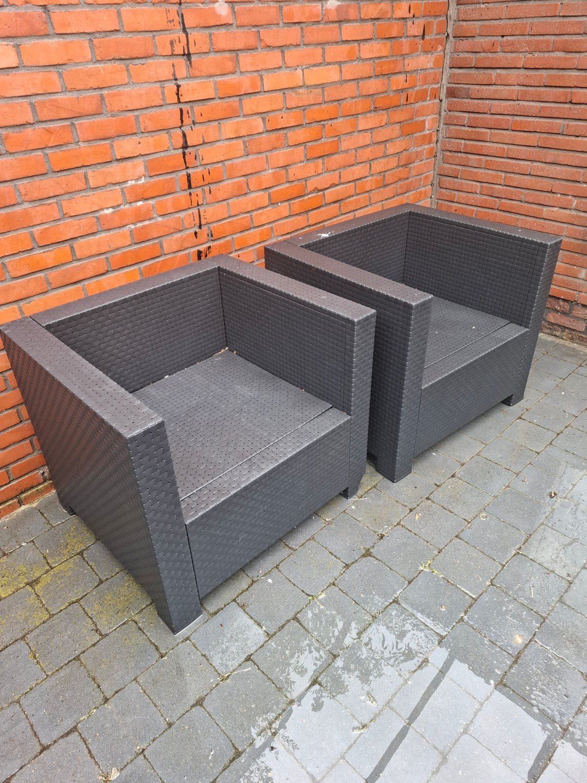 2 zwarte tuinstoelen
2 mooie zwarte tuinstoelen te koop.
In, Tuin en Terras, Ophalen