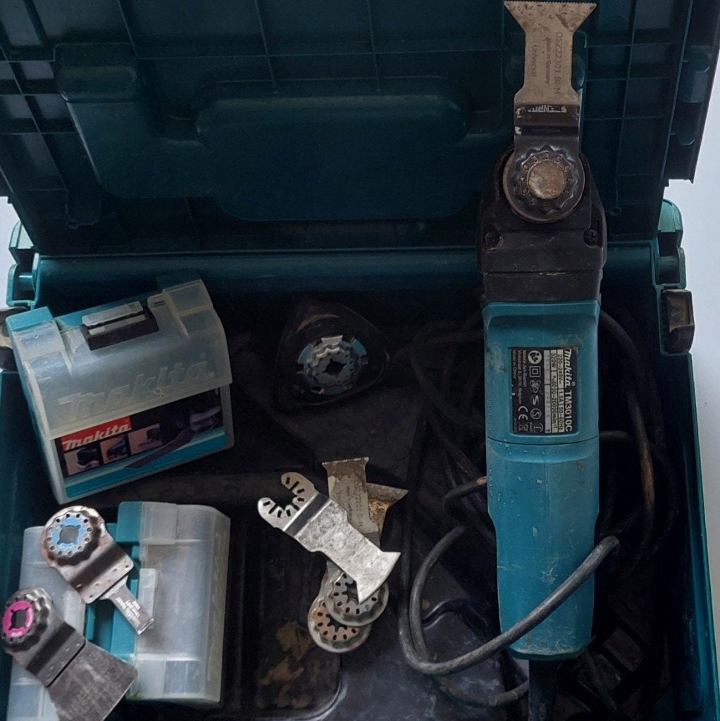 Makita multitool 320W TM3010CX3J + MAKPAC accessoires, Ophalen of Verzenden, Zo goed als nieuw