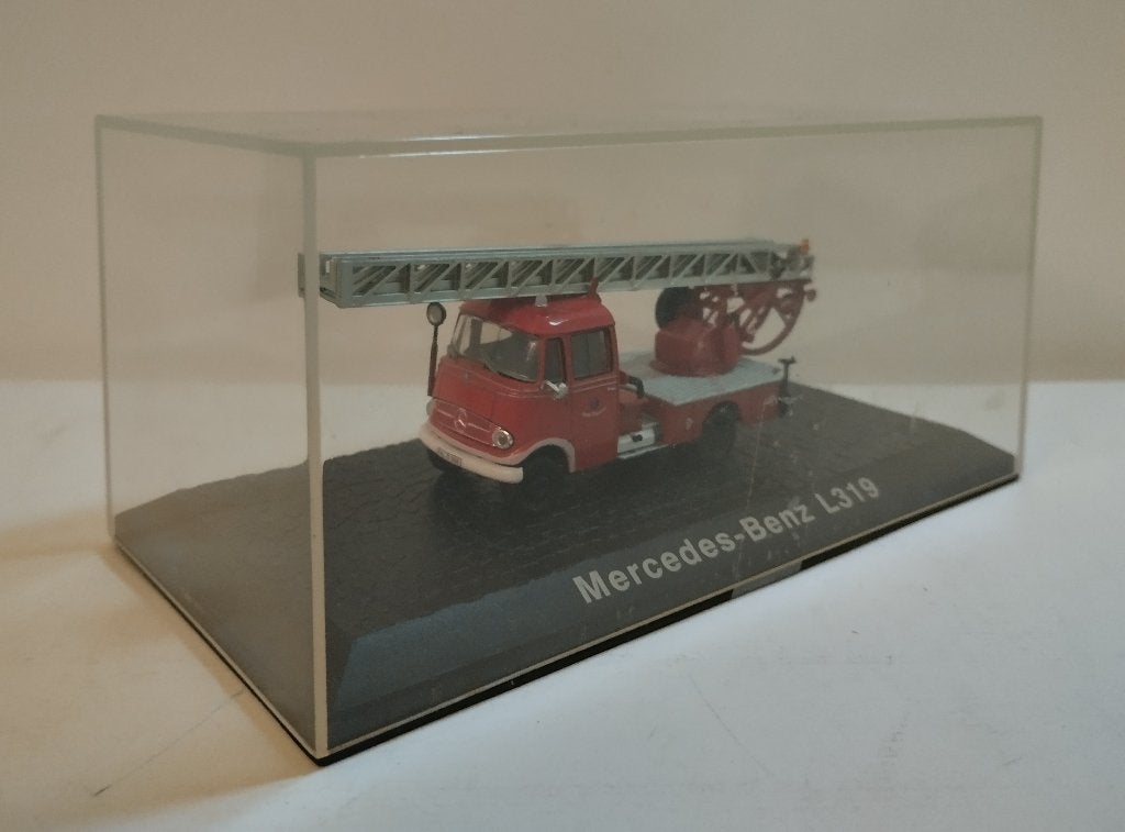 Mercedes-Benz L319 Brandweer (Rood), Ophalen of Verzenden, Zo goed als nieuw, Bus of Vrachtwagen