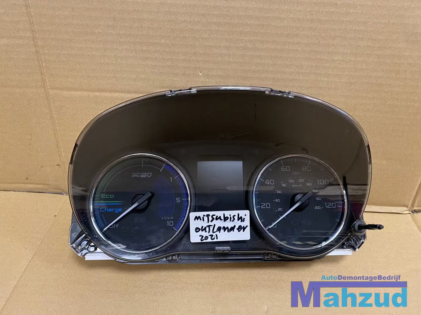 MITSUBISHI OUTLANDER cockpit UK 8100C659 2018, Info@mitsubishi-motors.com, Gebruikt, Mitsubishi Motors Corporation, Mitsubishi