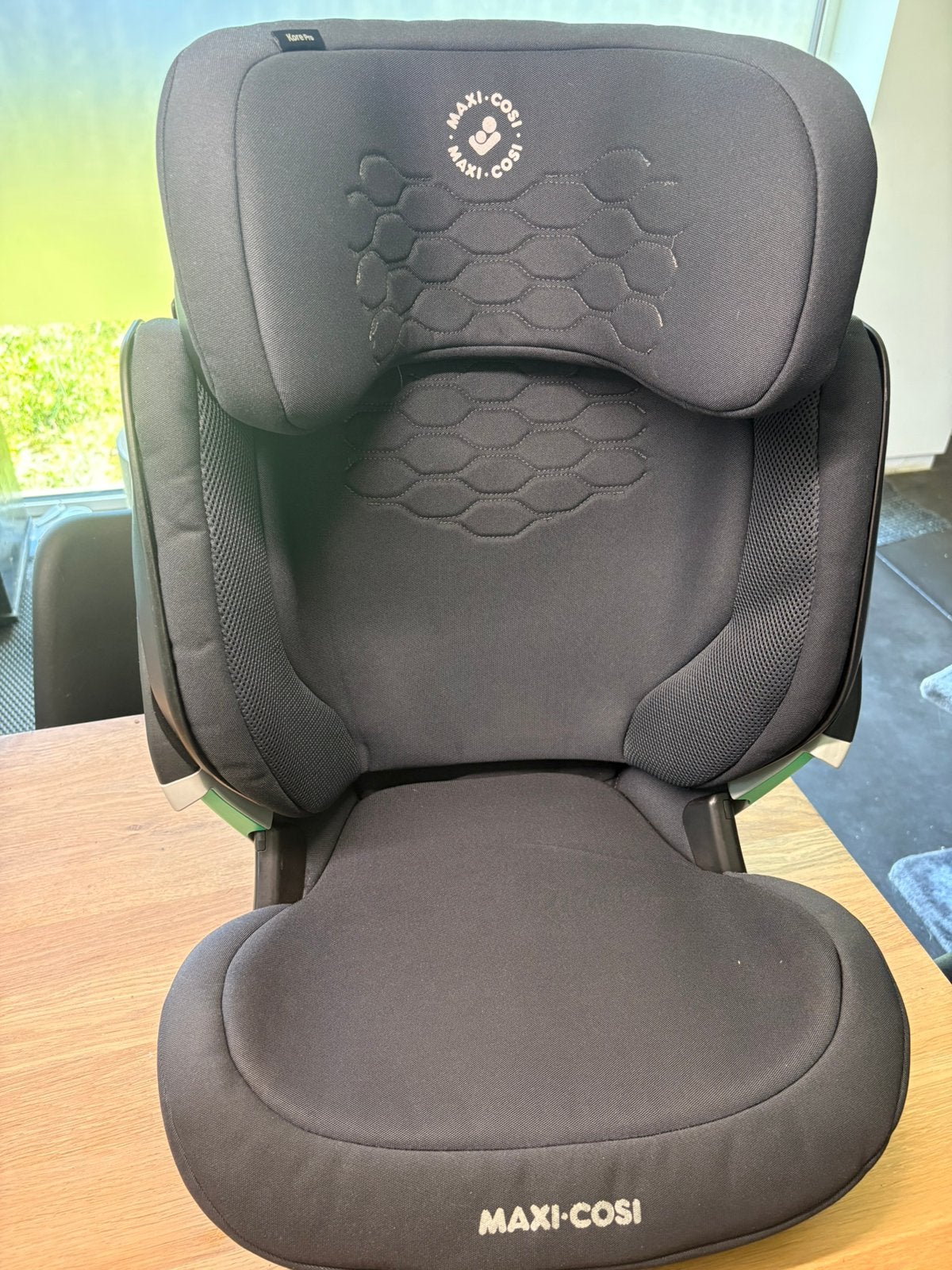 Maxi-Cosi Kore Pro i-Size, Ophalen, Autogordel of Isofix, Verstelbare rugleuning, Zo goed als nieuw