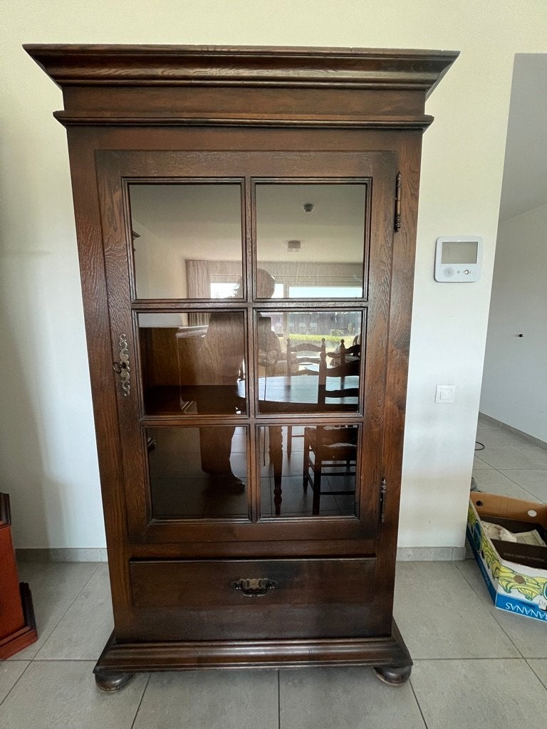 Donkerbruine eiken kast met glas afgewerkt, Ophalen