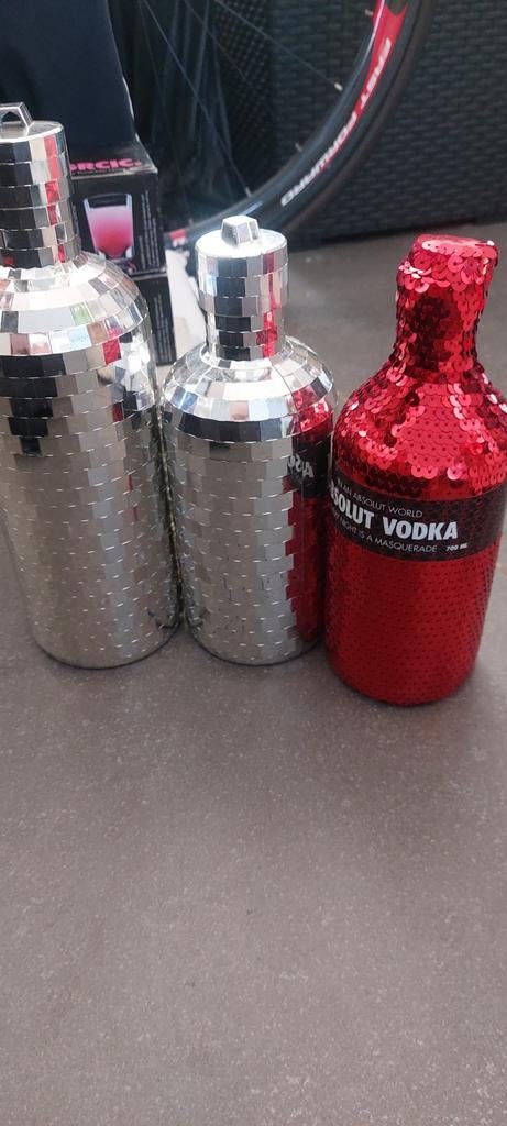 3 caches bouteilles vodka, Enlèvement ou Envoi
