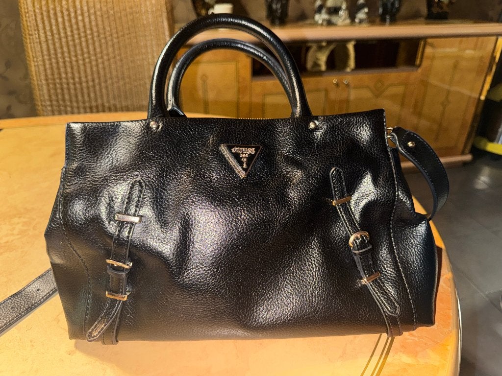 Guess Handtas/Schoudertas Zwart (iets groter), Bijoux, Sacs & Beauté, Sacs | Sacs Femme, Enlèvement, Utilisé, Noir, Sac à main