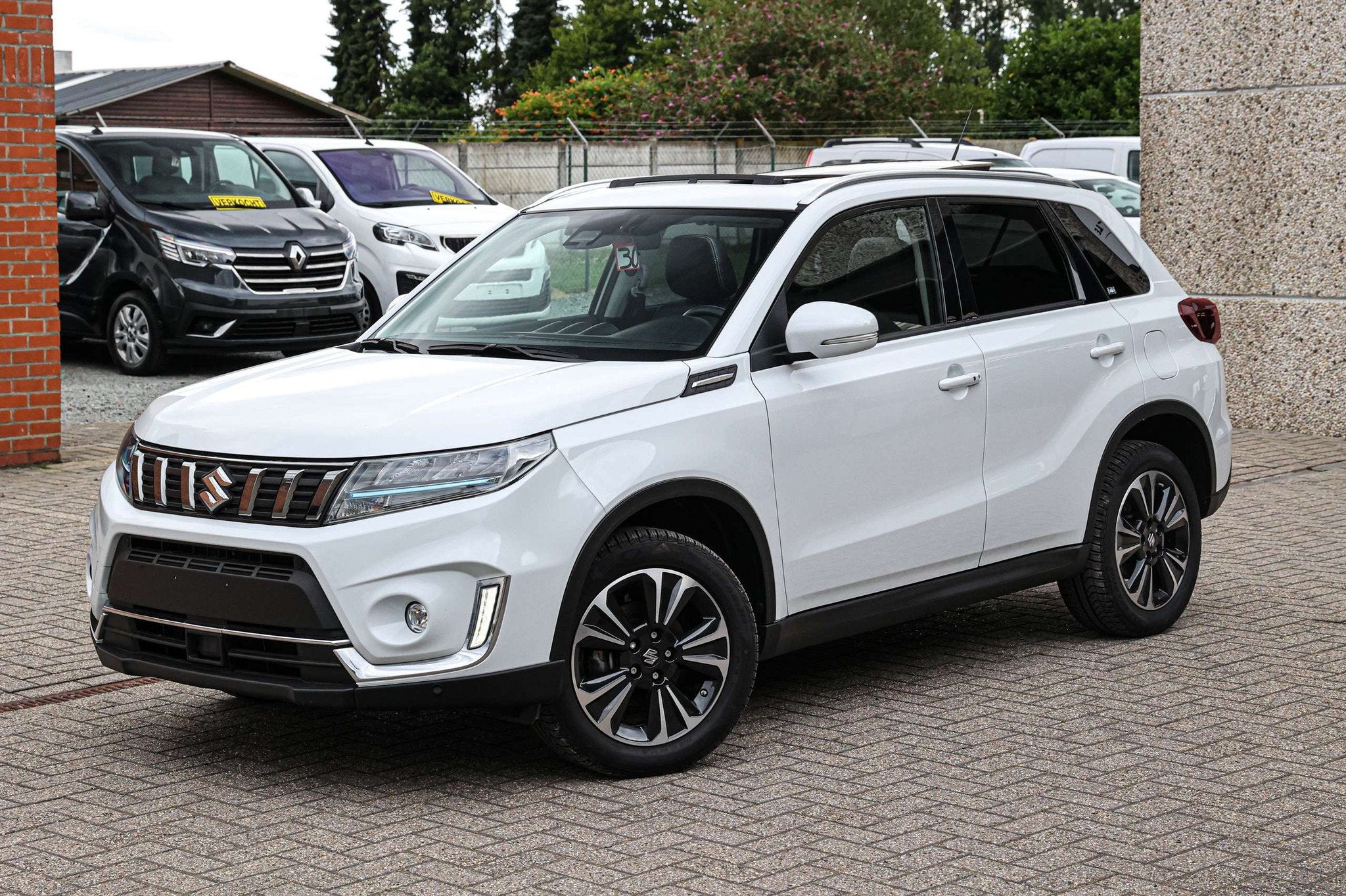 Suzuki Vitara PANO-DAK*AUTOMAAT*ACHTERRUITRIJCAMERA*NAVIGATI, Auto's, Suzuki, 75 kW, Gebruikt, Alcantara, Wit