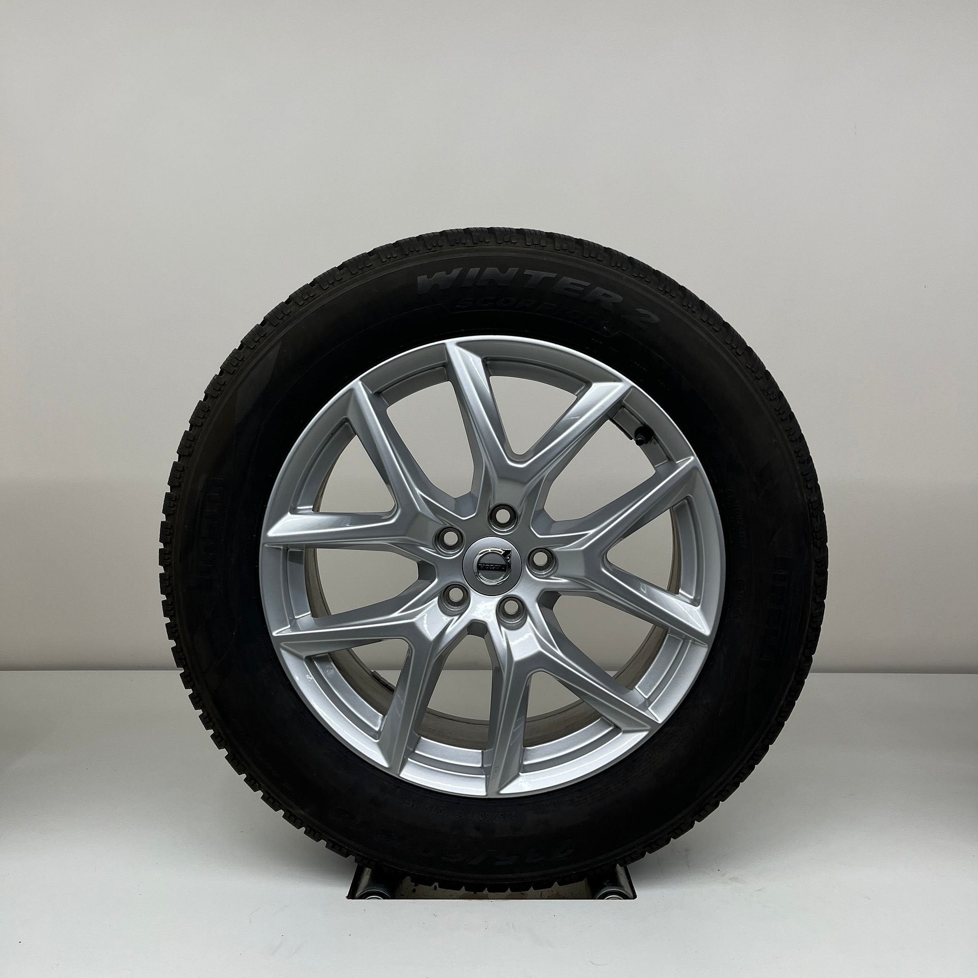 Volvo XC60 - 18 inch - winterbanden, Autos : Pièces & Accessoires, Pneus et Jantes, Pneus hiver, Enlèvement ou Envoi, Véhicule de tourisme