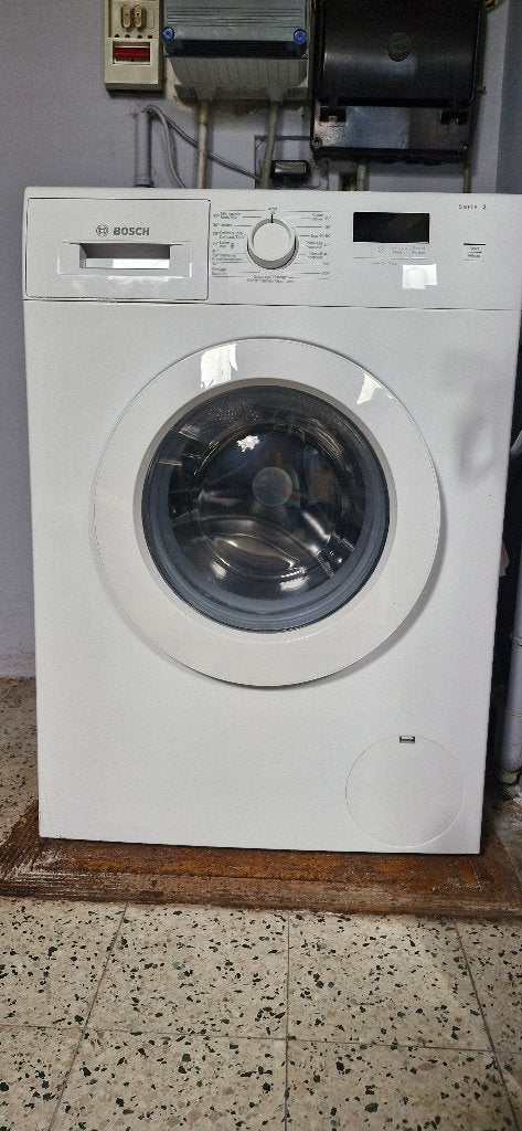 Bosch Wasmachine type WLM68, 1200 à 1600 tours, 6 à 8 kg, Programme lavage à la main, Comme neuf