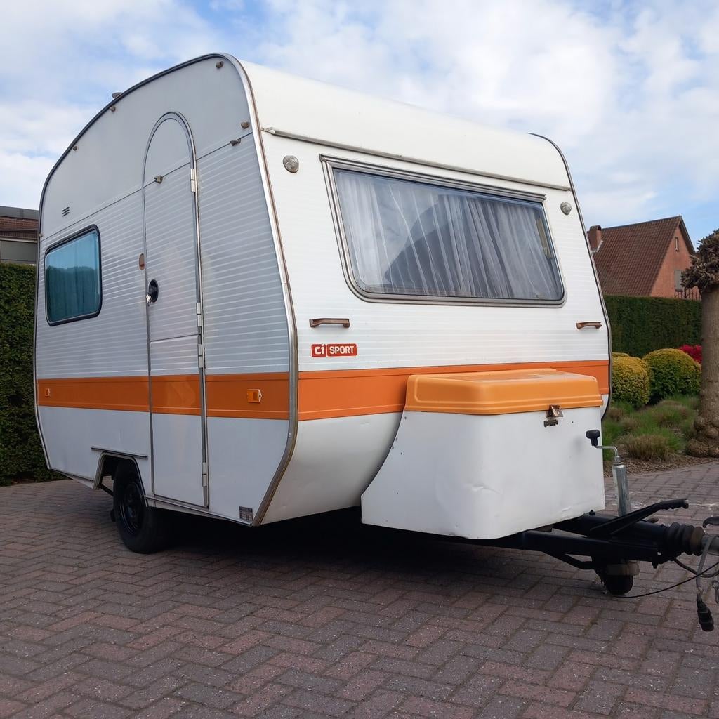 Retro caravan wilk MTM 650kg in nette staat,3 personen, Caravans en Kamperen, Caravans, Particulier, Wilk, Koelkast, Ophalen