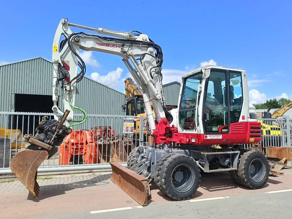 Takeuchi TB 295 W mobiele kraan excavator tototilt 4x4, Excavatrice