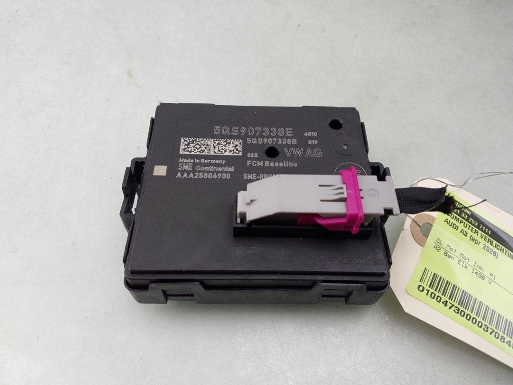 ORDINATEUR GESTION ECLAIRAGE Audi A3 Sportback (8YA), Auto-Union-Straße  1,
85057  Ingolstadt, DE, Info@audi.de, Audi, Utilisé