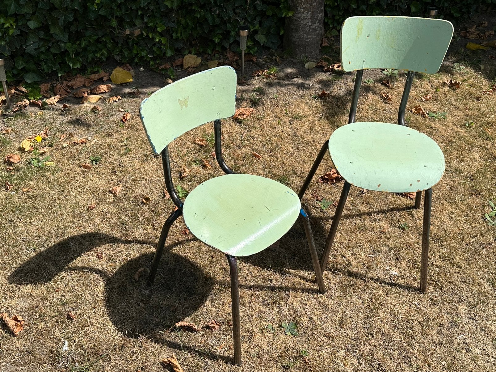 Set van 2 vintage industriële schoolstoelen met mooie patina, Huis en Inrichting, Stoelen, Ophalen, Overige materialen, Gebruikt