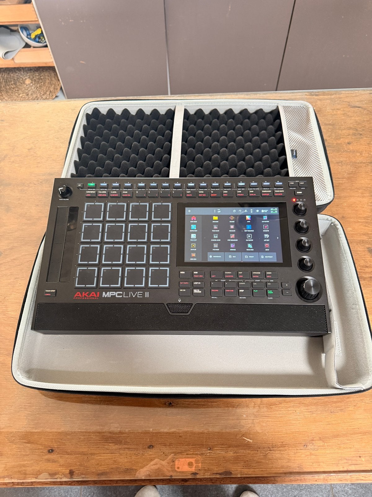 Akai MPC Live 3, Muziek en Instrumenten, Ophalen, Zo goed als nieuw
