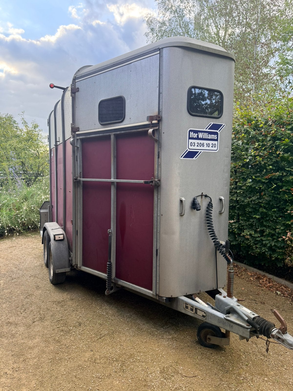 IforWilliams paardentrailer met vooruitloop, Dieren en Toebehoren, Ophalen, Gebruikt, Aluminium, 2-paards trailer