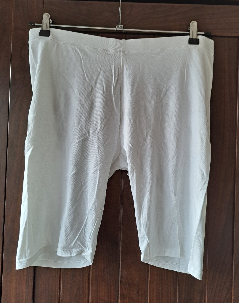 Lange witte short maat L, Taille 42/44 (L), C&A., Longs, Porté