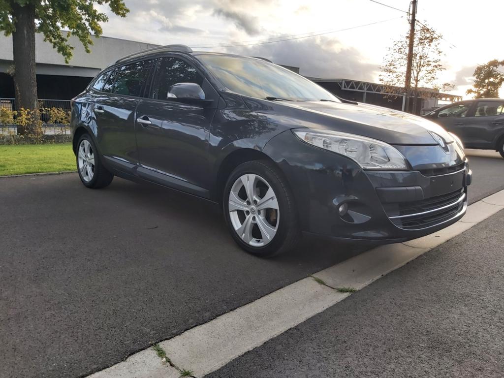 Renault Megane break 1.5dci Euro5 / 2011 / boîte AUTOMATIQUE, Autos, Euro 5, Achat, Carnet d'entretien, 5 portes