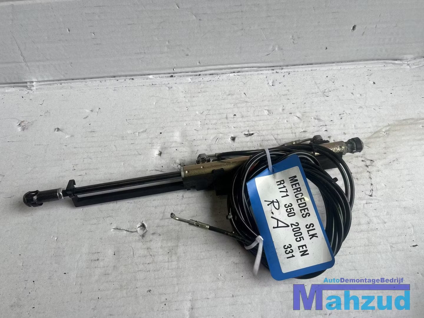 MERCEDES SLK R171 achterklep rechts achter cilinder 2005-201, Mercedes-Benz AG, Mercedes-Benz, Utilisé, Mercedesstrasse 120
70372  Stuttgart, DE