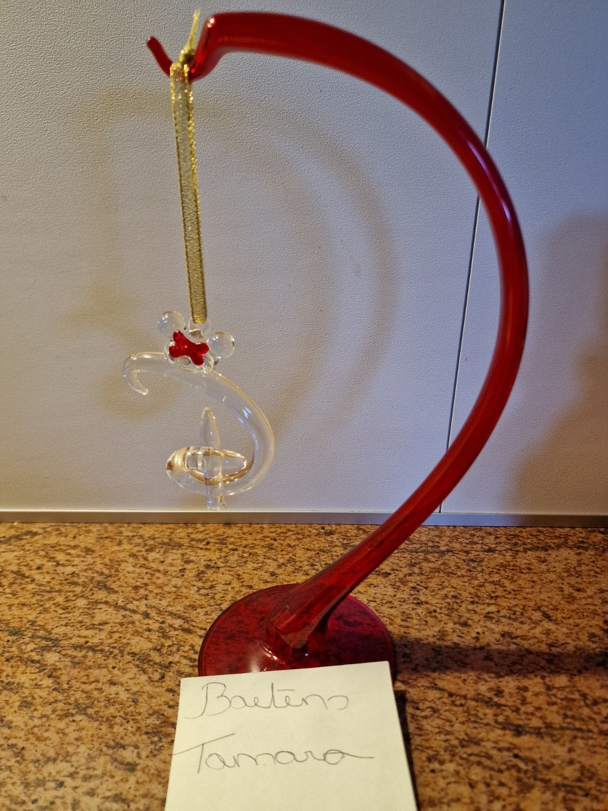 Disney kerstbal, Ophalen