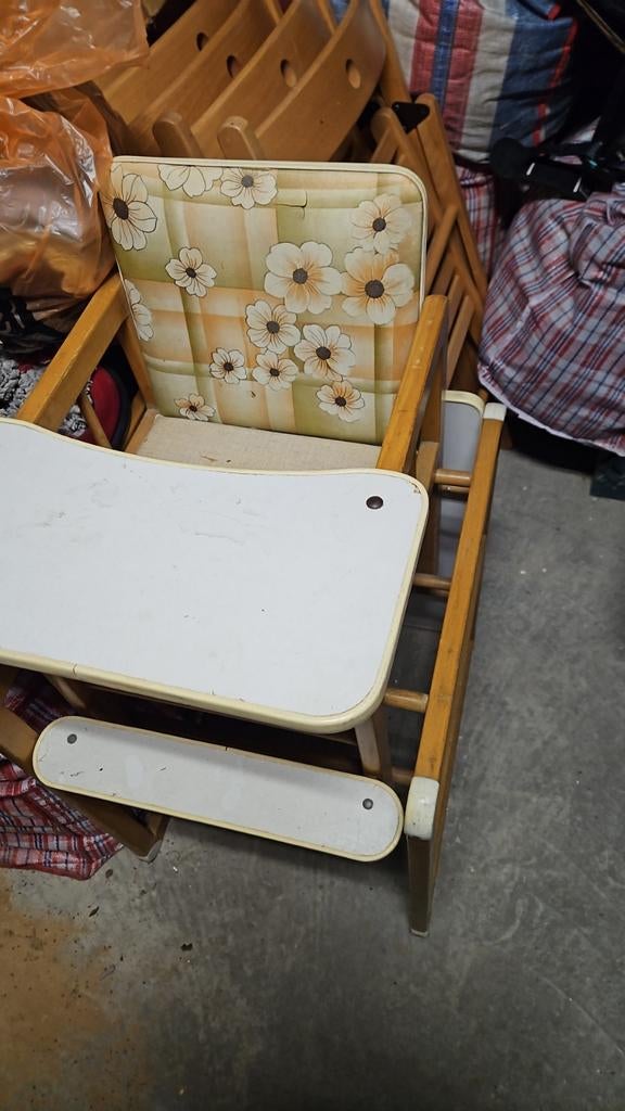 Chaise bébé ancienne, Enlèvement