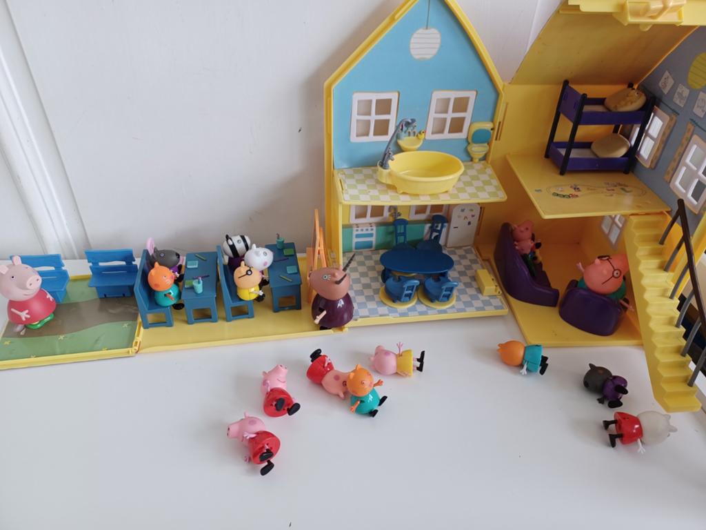 Peppa pig huis/met school /en poppetjes, Ophalen of Verzenden