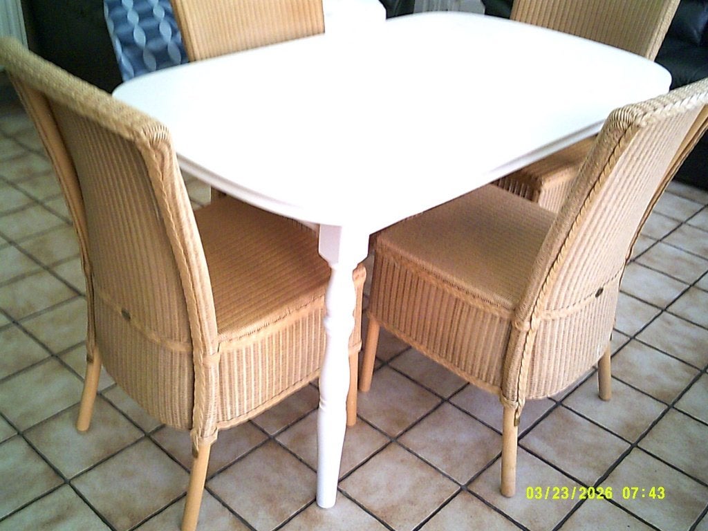 Tafel en 4  Engelse rieten stoelen. zeer goede staat,, Huis en Inrichting, Stoelen, Ophalen, Overige kleuren, Klassiek Engels Handmade in Engeland.