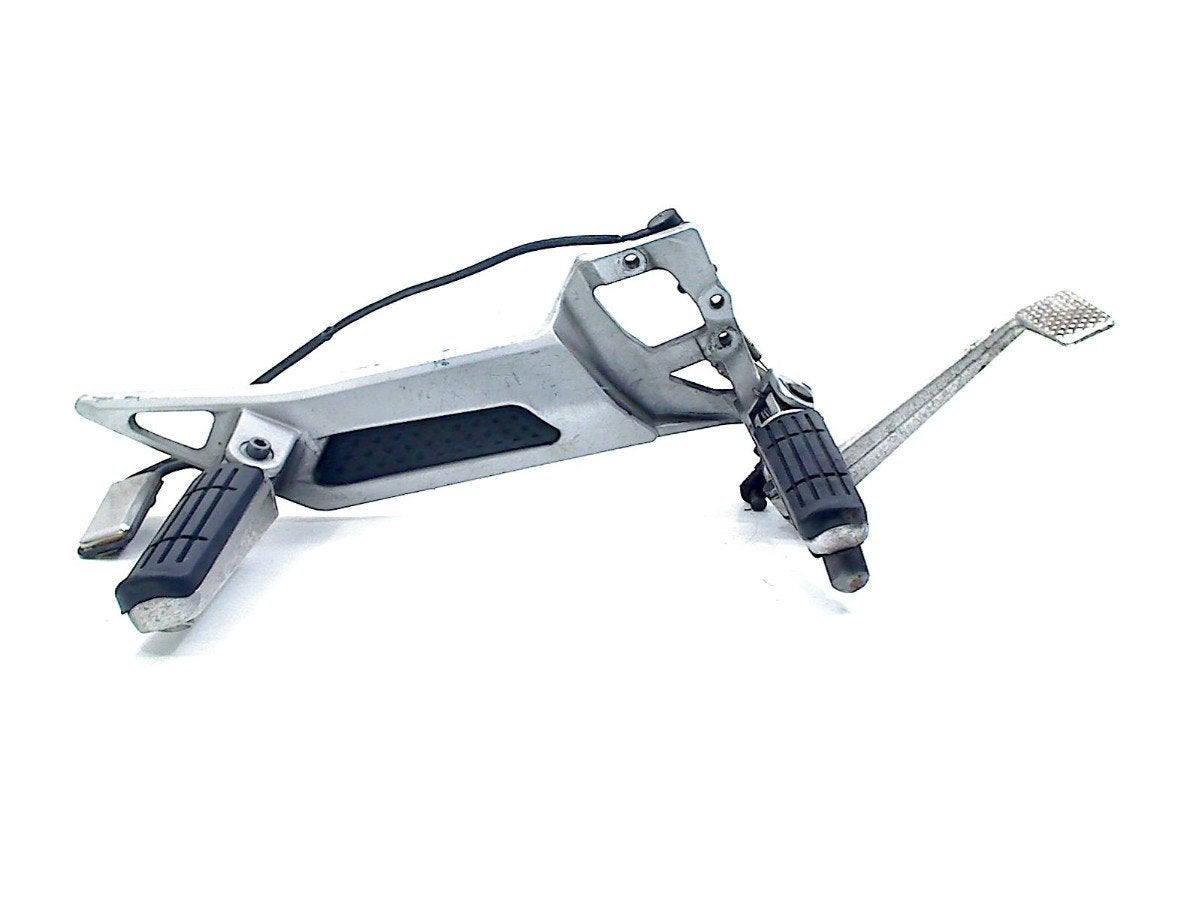REPOSE PIEDS AVANT DROIT Yamaha (3P6-27443-00-00), Dhr. S. di Majo, Utilisé, Info@cama-motorparts.nl, P.J. Troelstraweg 8 8
3144 CX  MAASSLUIS, NL
