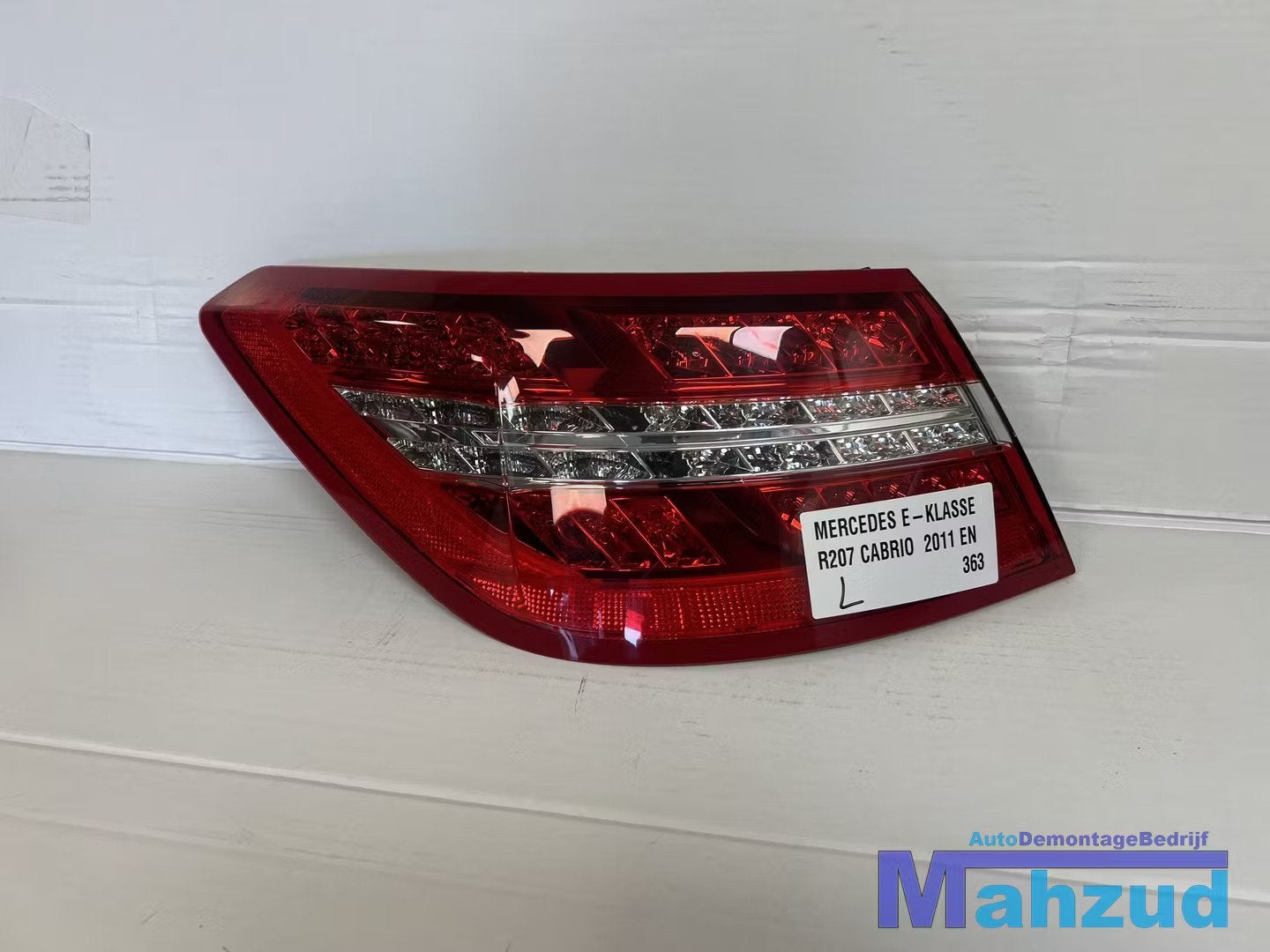 MERCEDES E A207 Cabrio links buiten achterlicht 2009-2016 A2, Mercedes-Benz AG, Mercedes-Benz, Utilisé, Mercedesstrasse 120
70372  Stuttgart, DE