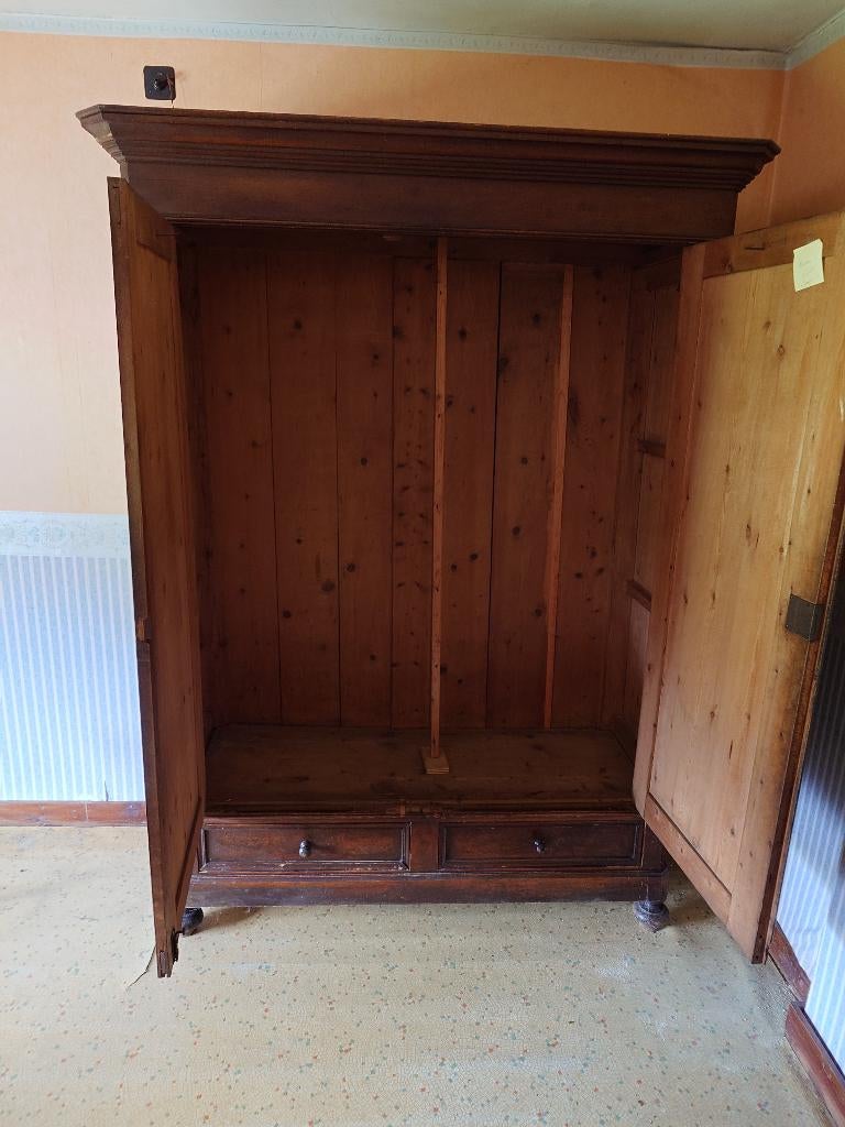 Grote oude houten kledingkast met 2 laden, Enlèvement